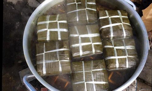 Người Việt trả gần 500.000 đồng cho mỗi lá chuối gói bánh Tết tại Nhật ảnh 2