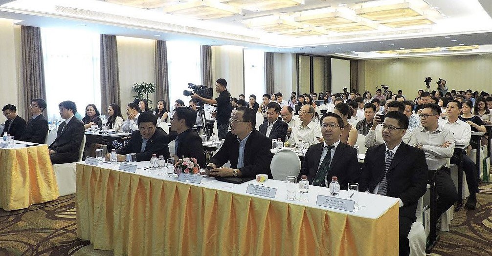 Chuyên gia PHS: Nên nắm giữ cổ phiếu ngành hàng tiêu dùng, chăm sóc sức khoẻ và hàng không ảnh 1