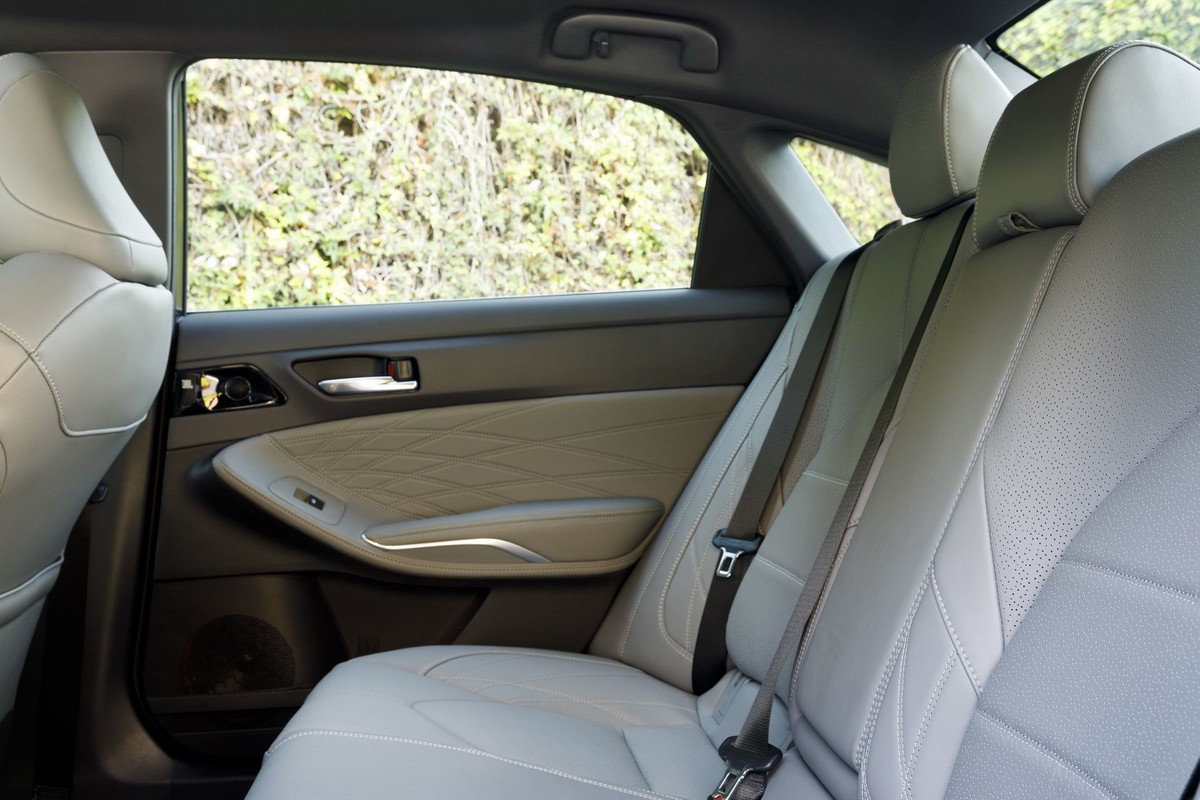 Toyota Avalon 2019 giá từ 35.500 USD - hy vọng mới ảnh 4