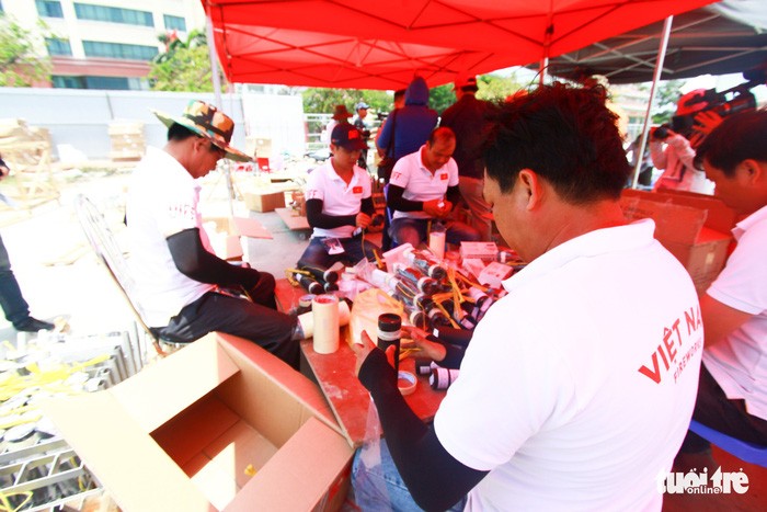 Cận cảnh 'trận địa pháo hoa' trước giờ khai hỏa ảnh 3