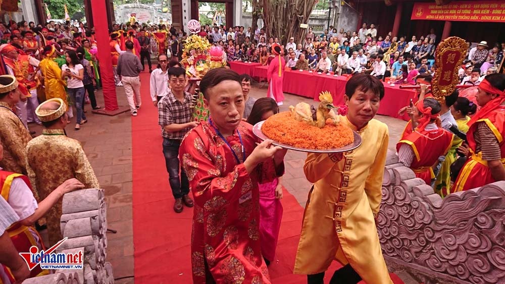 Hà Nội: Dân làng cổ trẩy hội trên con đường 'đắt nhất hành tinh' ảnh 5