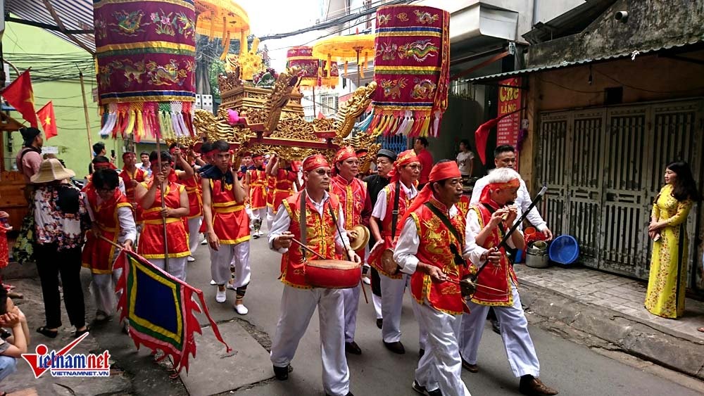 Hà Nội: Dân làng cổ trẩy hội trên con đường 'đắt nhất hành tinh' ảnh 2
