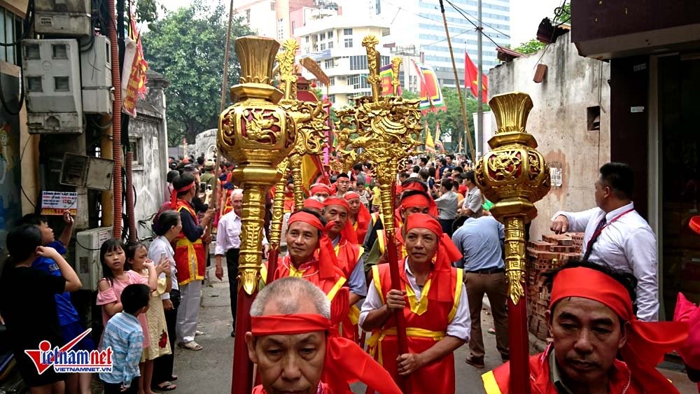 Hà Nội: Dân làng cổ trẩy hội trên con đường 'đắt nhất hành tinh' ảnh 3
