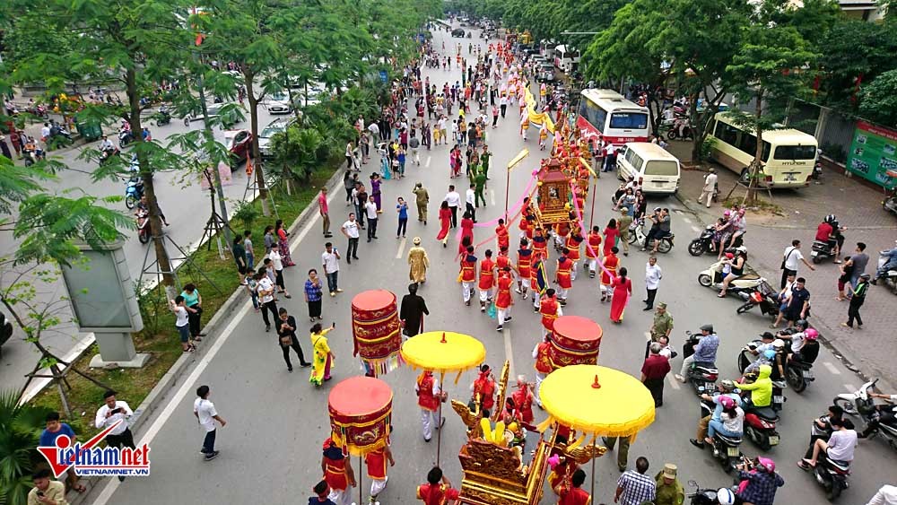 Hà Nội: Dân làng cổ trẩy hội trên con đường 'đắt nhất hành tinh' ảnh 7