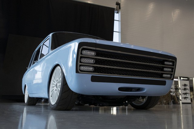 Hãng súng AK-47 làm xe chạy điện cạnh tranh với Tesla ảnh 3