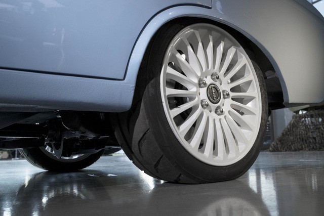 Hãng súng AK-47 làm xe chạy điện cạnh tranh với Tesla ảnh 5