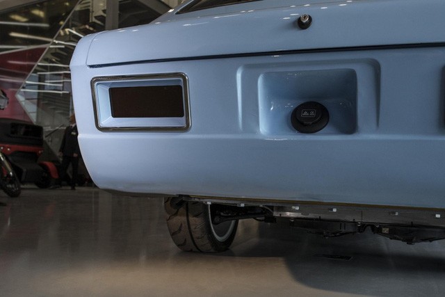 Hãng súng AK-47 làm xe chạy điện cạnh tranh với Tesla ảnh 6