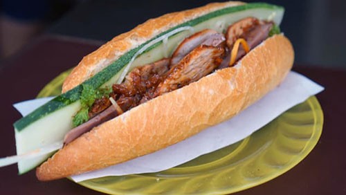 Cuộc 'săn' những hàng bánh mì ngon nhất Việt Nam của khách Tây ảnh 1