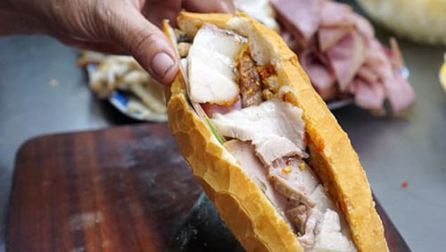 Cuộc 'săn' những hàng bánh mì ngon nhất Việt Nam của khách Tây ảnh 2