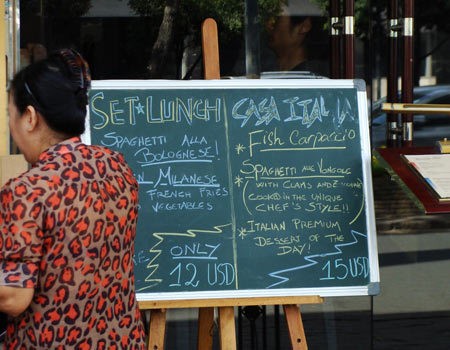 Những giao dịch ngoại tệ bị cấm nhưng vẫn phổ biến ở Việt Nam ảnh 1