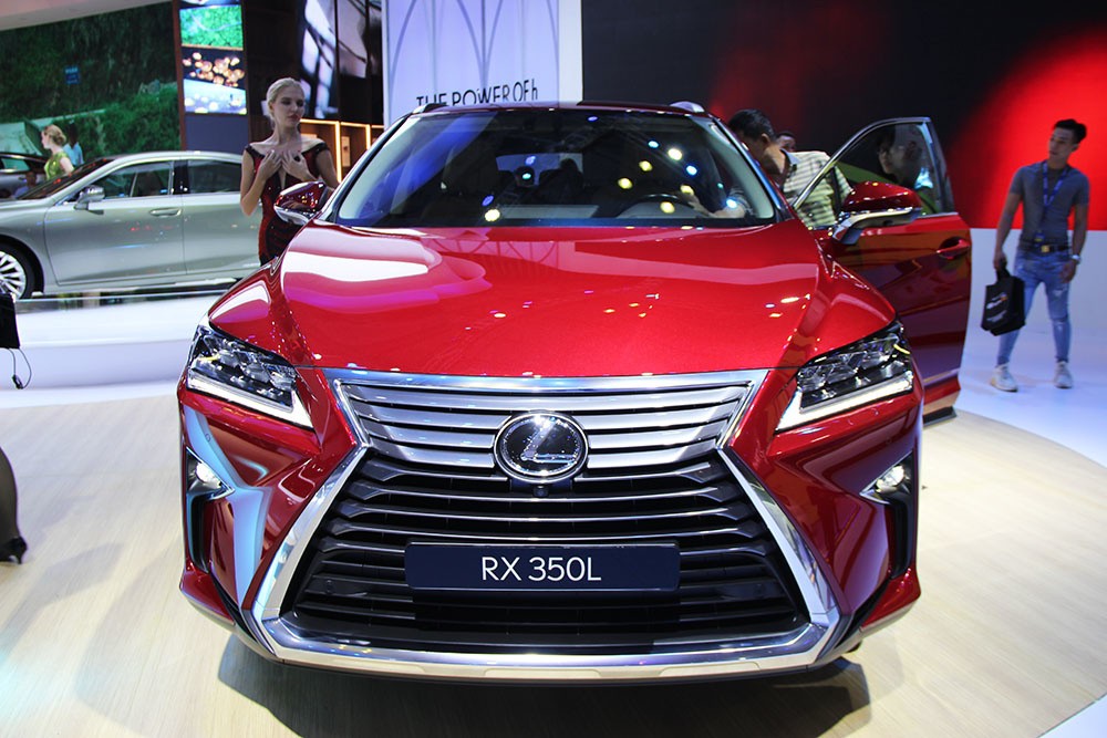 Lexus RX bản 7 chỗ giá 4,1 tỷ lần đầu ra mắt khách Việt ảnh 1
