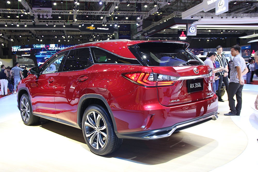 Lexus RX bản 7 chỗ giá 4,1 tỷ lần đầu ra mắt khách Việt ảnh 3