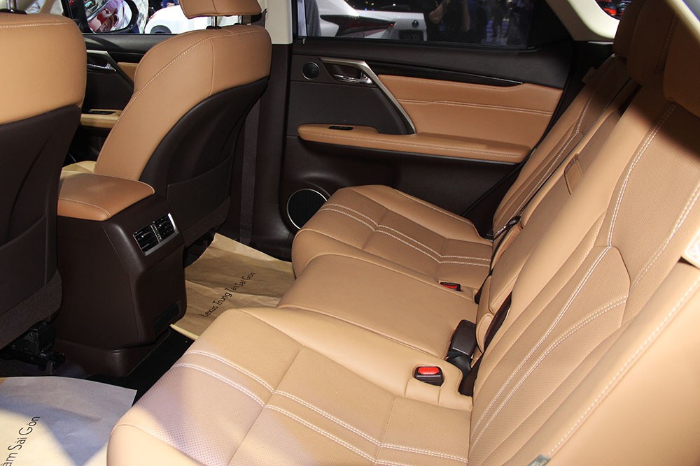 Lexus RX bản 7 chỗ giá 4,1 tỷ lần đầu ra mắt khách Việt ảnh 6