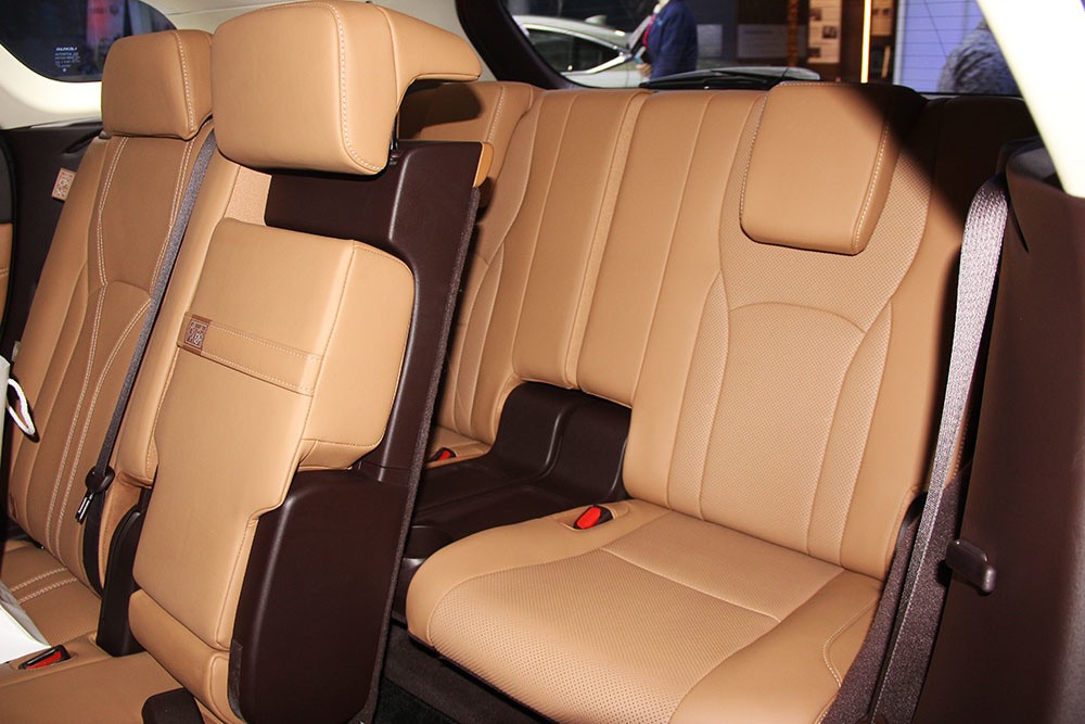 Lexus RX bản 7 chỗ giá 4,1 tỷ lần đầu ra mắt khách Việt ảnh 7