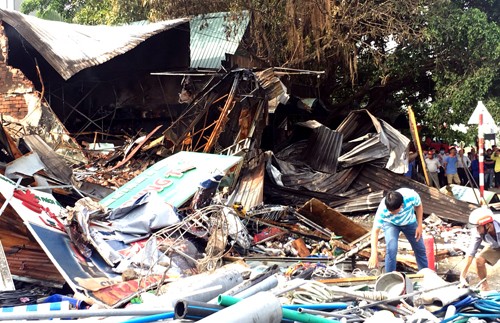 Cháy nhiều cửa hàng ở Bình Dương, một người tử vong ảnh 1