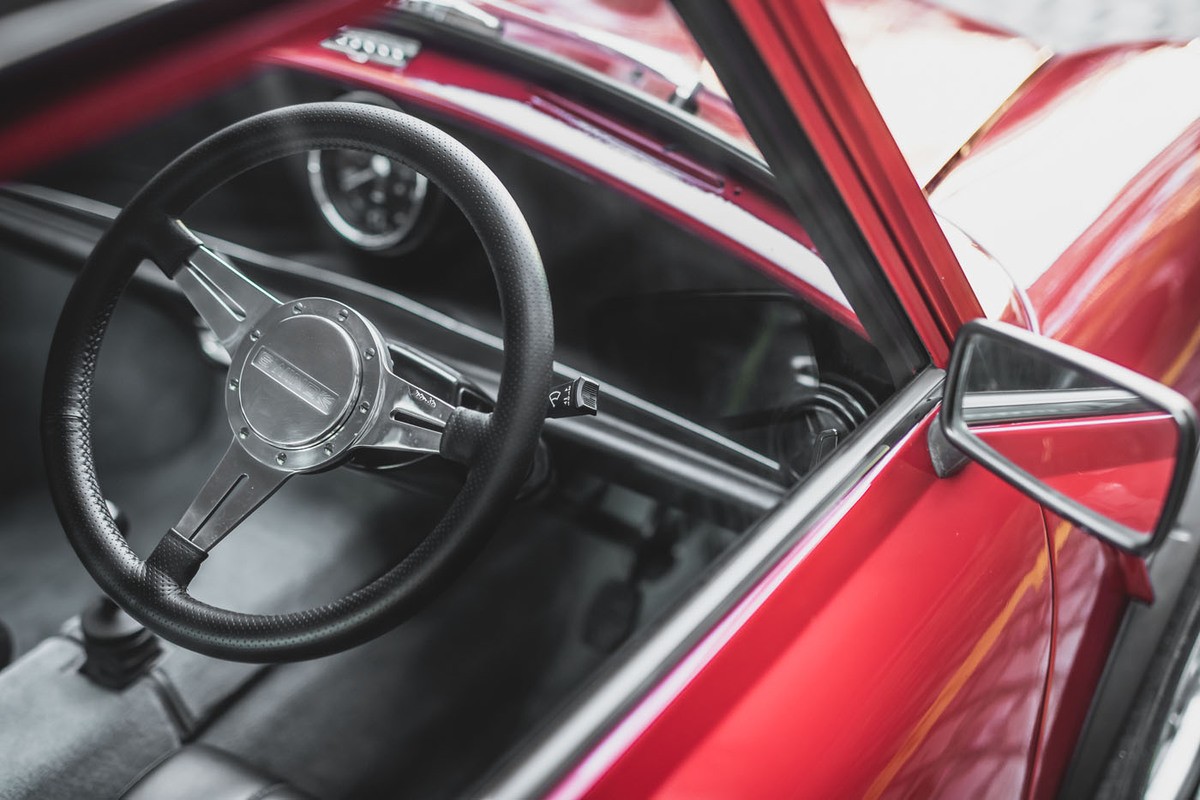 Ôtô điện Mini giá 100.000 USD không có điều hòa ảnh 3