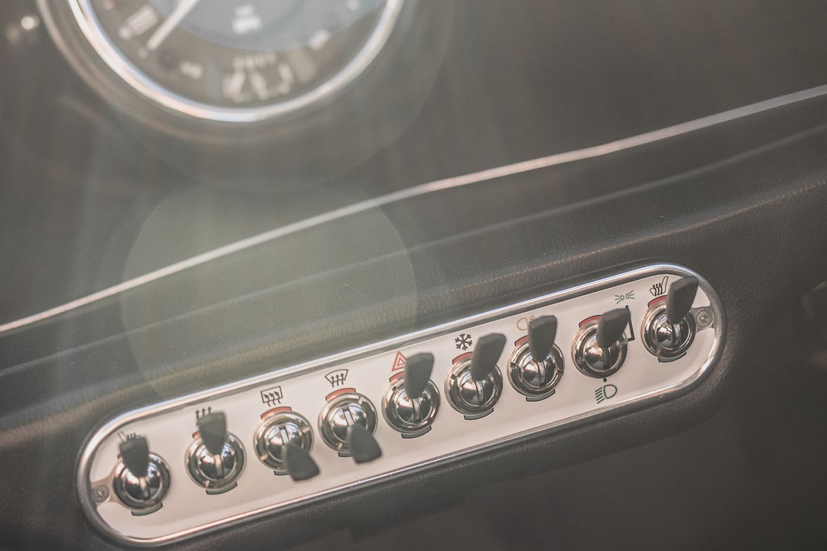 Ôtô điện Mini giá 100.000 USD không có điều hòa ảnh 4