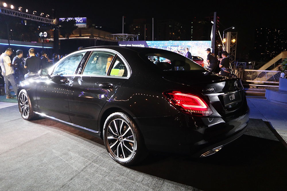 Mercedes C-class mới giá từ 1,5 tỷ - xe sang muốn lấy khách bình dân ảnh 2