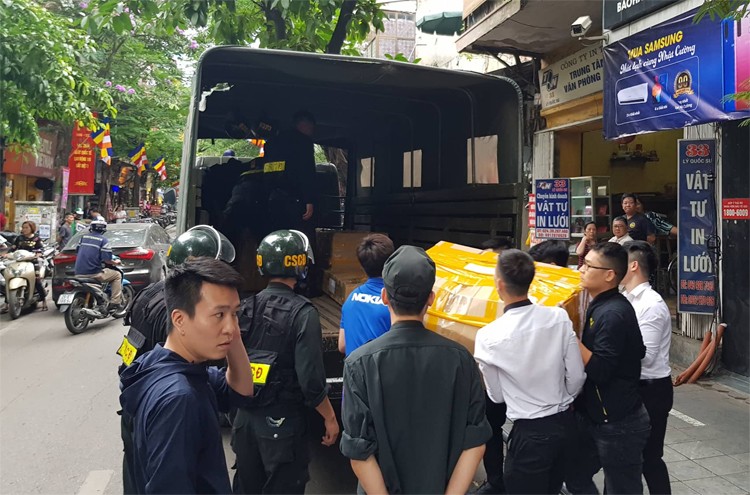 Nhiều cửa hàng Nhật Cường Mobile bị khám xét ảnh 1