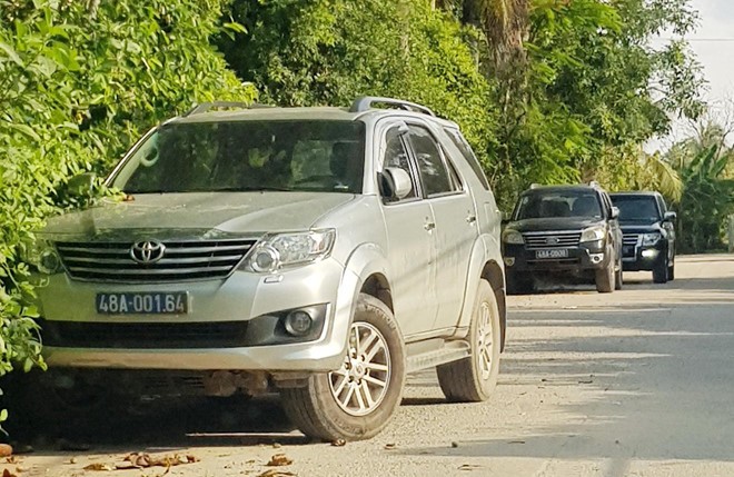 Cảnh sát khám xét kho xăng dầu của đại gia Trịnh Sướng ảnh 1