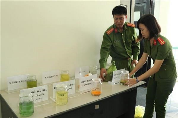 Điều tra đường dây tiêu thụ trên 6 triệu lít xăng giả mỗi tháng ảnh 1