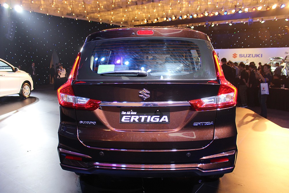 Suzuki Ertiga giá cao nhất 549 triệu - 'phả hơi nóng' lên Mitsubishi Xpander ảnh 1