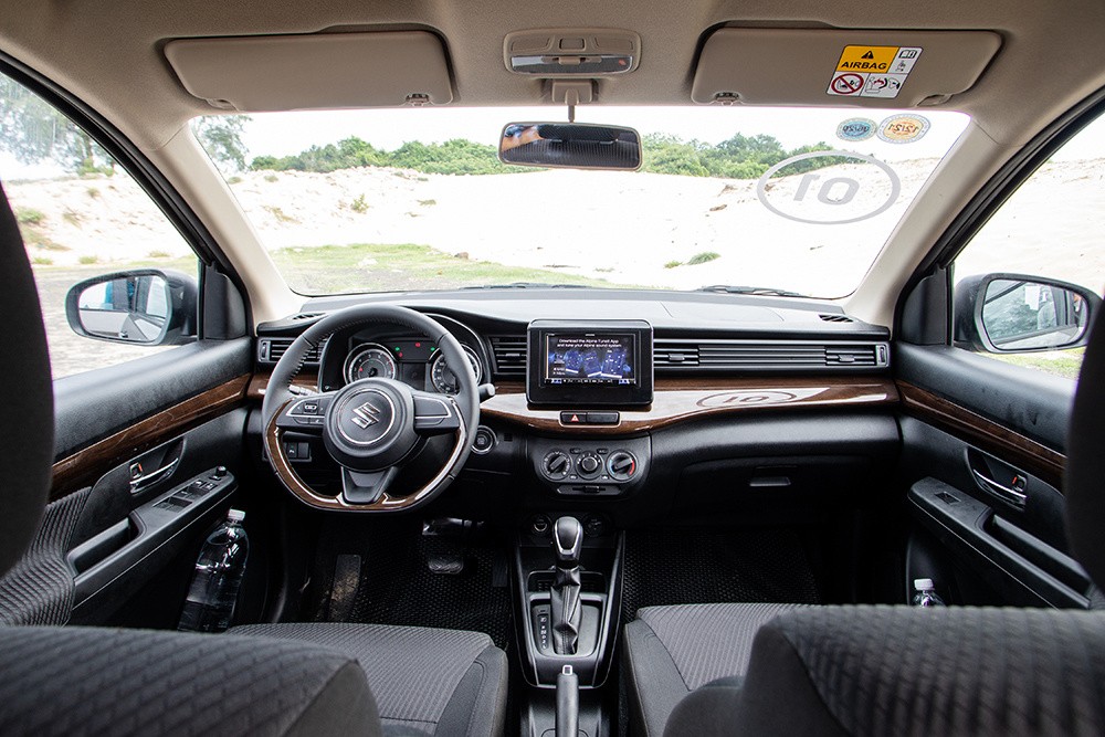 Suzuki Ertiga giá cao nhất 549 triệu - 'phả hơi nóng' lên Mitsubishi Xpander ảnh 2