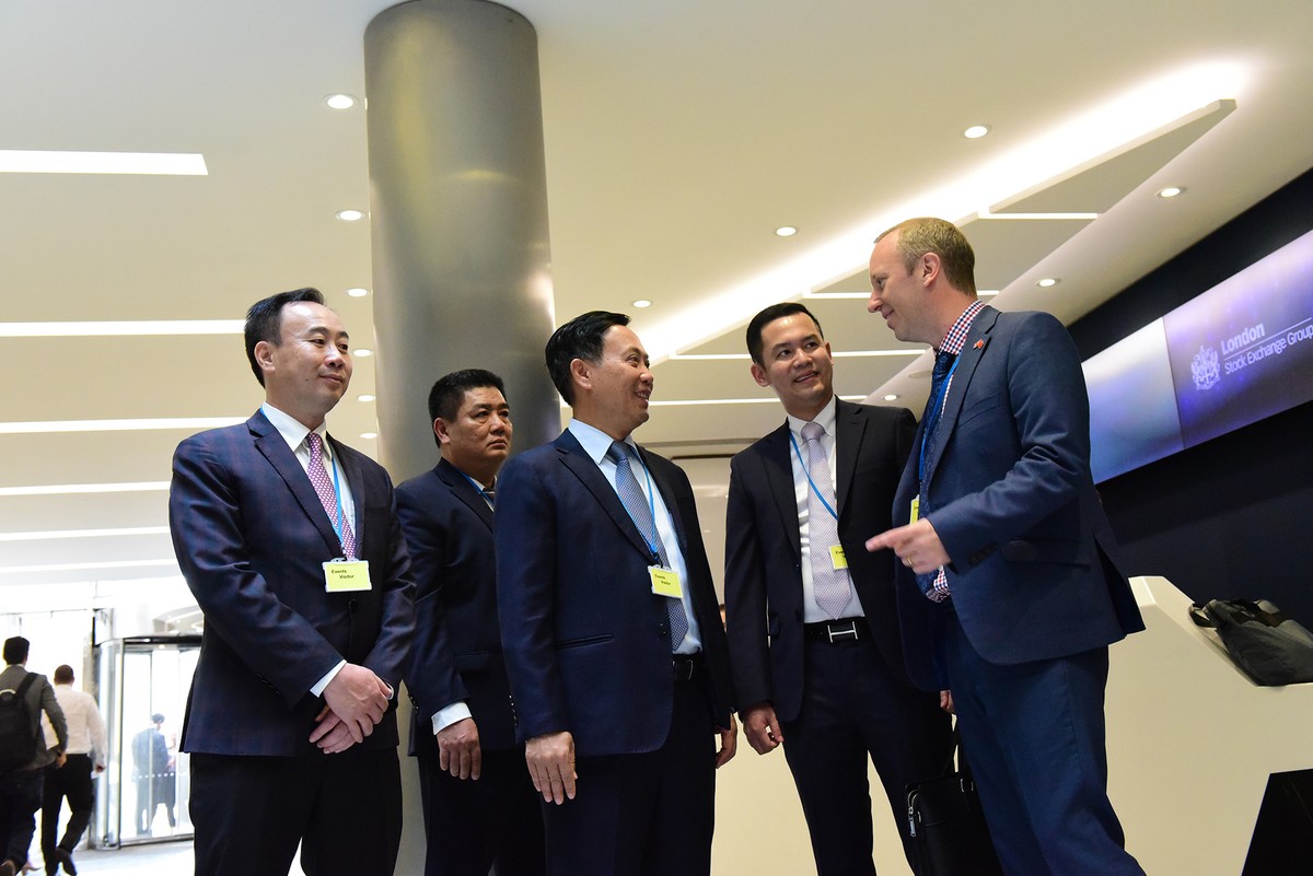  Đường đến sàn chứng khoán TOP 3 toàn cầu ảnh 2