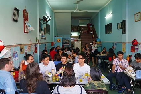 Quán cơm thố hơn 7 thập kỷ ở trung tâm Sài Gòn ảnh 2