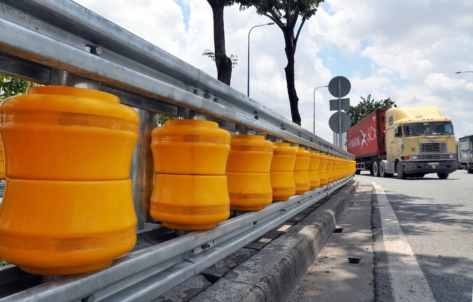 Hộ lan bánh xoay chống lật xe ảnh 2