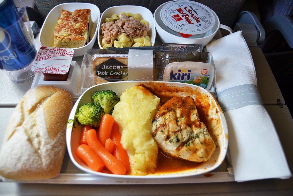 Khẩu phần ăn trên máy bay của các hãng hàng không nổi tiếng ảnh 7