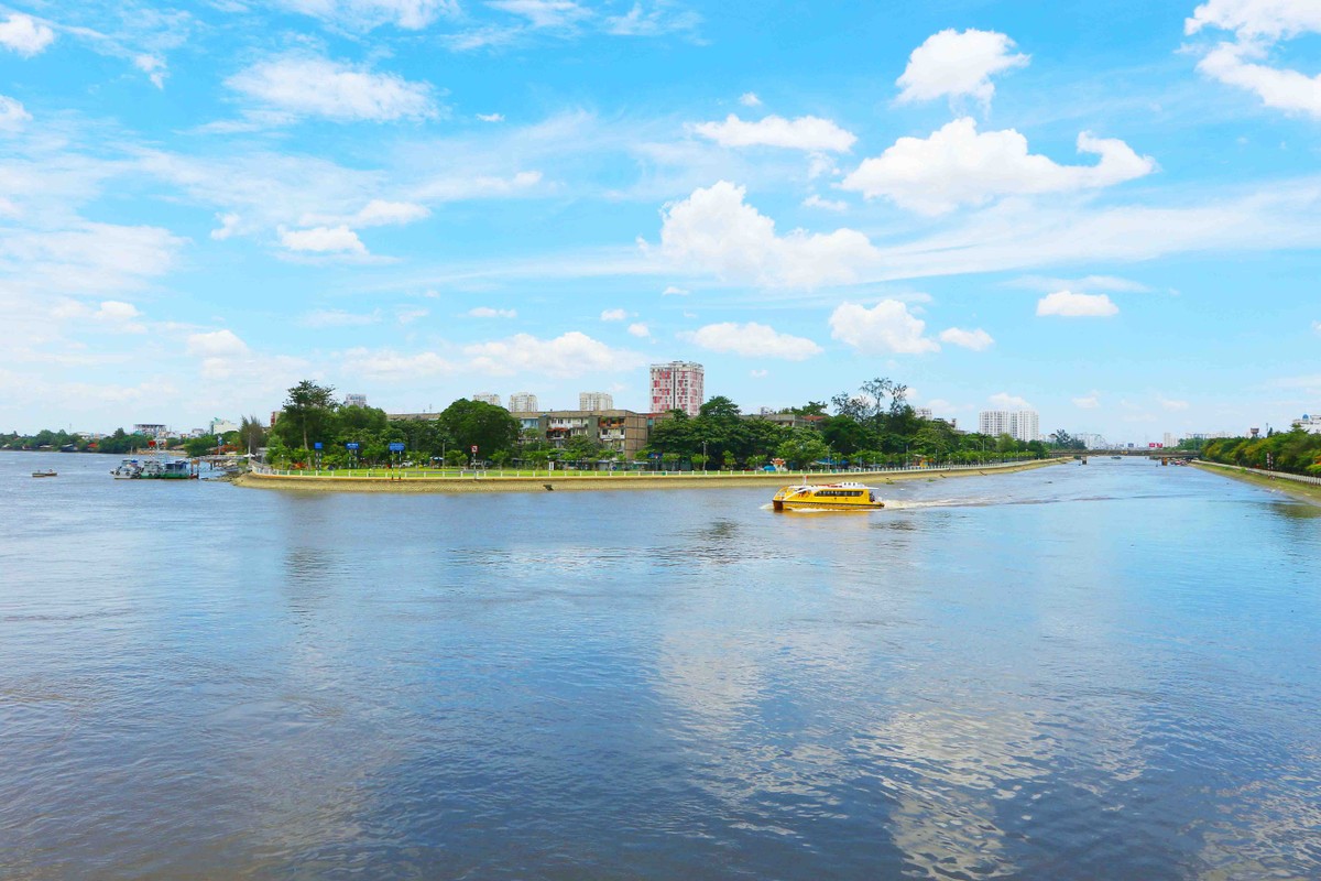 Cuộc sống khác biệt của cư dân 2 bờ sông Sài Gòn ảnh 1