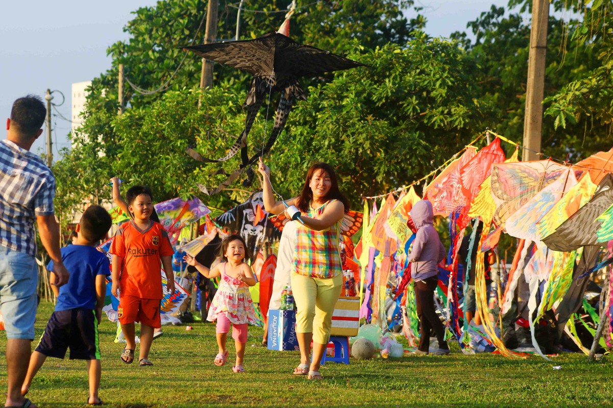 Cuộc sống khác biệt của cư dân 2 bờ sông Sài Gòn ảnh 3