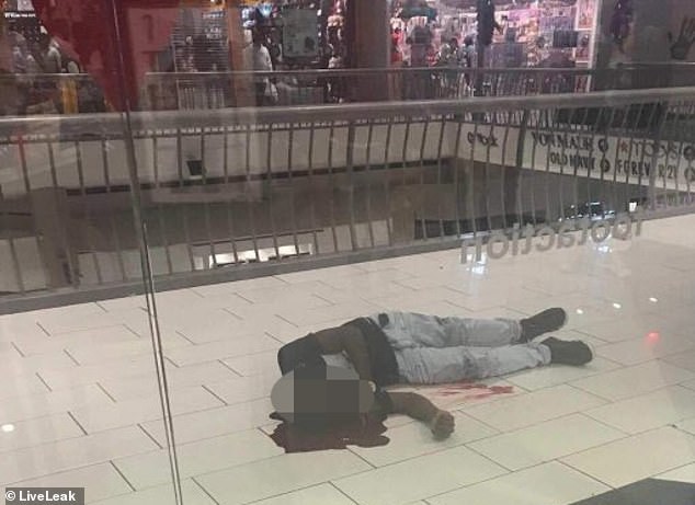 Nhìn lại cảnh hỗn loạn, giẫm đạp, thương vong vào dịp Black Friday ở Mỹ ảnh 8