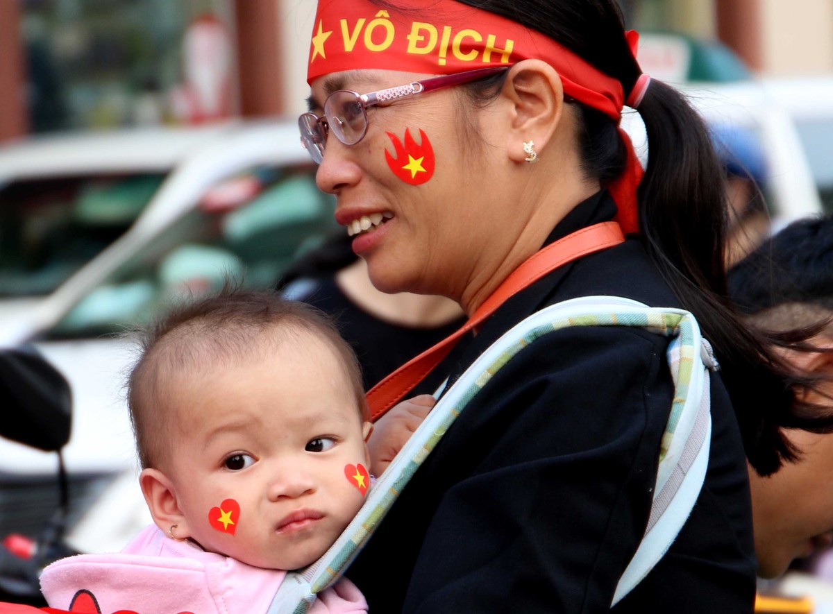 Sài Gòn nhộn nhịp trước trận chung kết lịch sử giữa U22 Việt Nam và U22 Indonesia ảnh 6