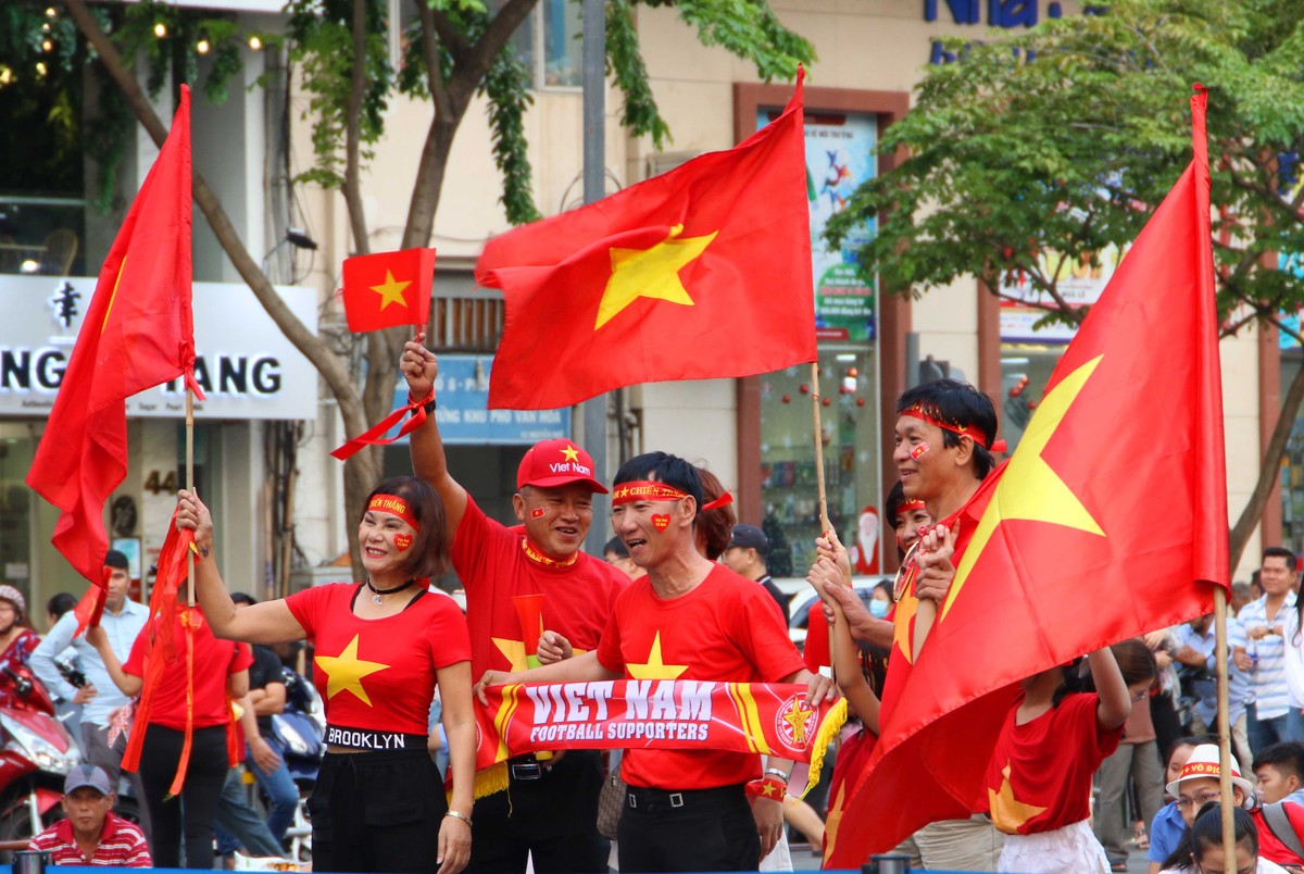 Sài Gòn nhộn nhịp trước trận chung kết lịch sử giữa U22 Việt Nam và U22 Indonesia ảnh 8