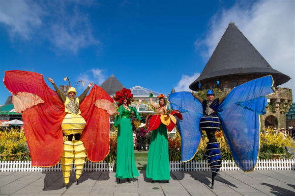 Ngất ngây sắc đào chuông trên đỉnh Bà Nà ảnh 8