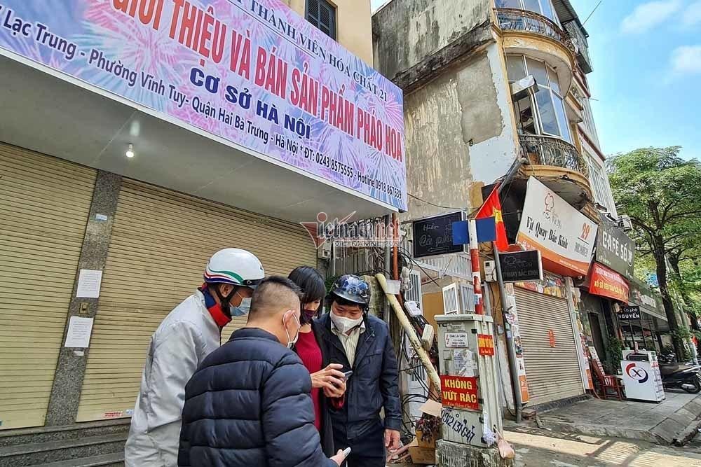 Nhiều người chậm chân đành ngậm ngùi ra về, chờ khung giờ bán vào buổi chiều.