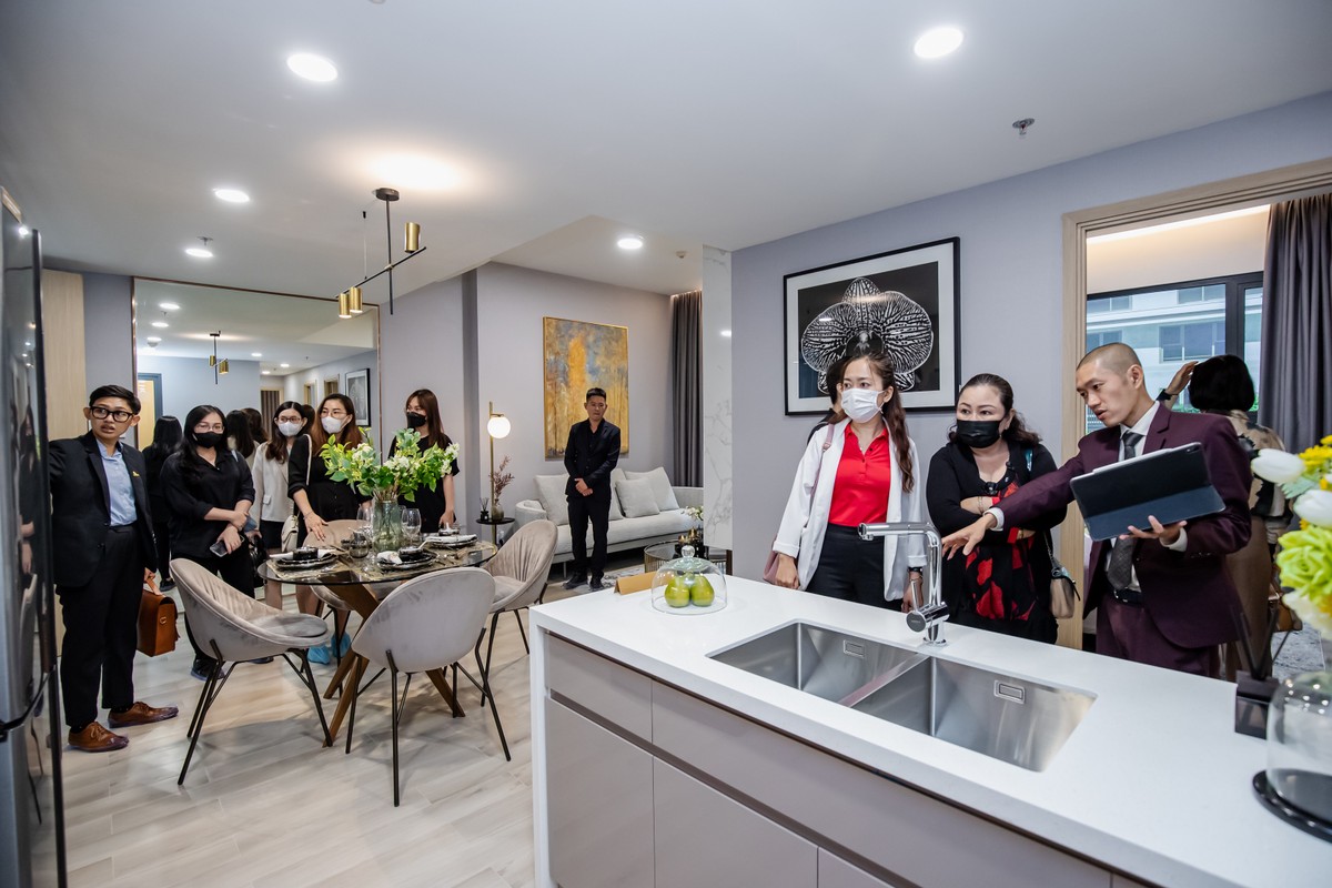 Khách tham quan ấn tượng với không gian sang trọng và bàn giao đầy đủ trang thiết bị nội thất quốc tế của Masteri Centre Point. Khách tham quan ấn tượng với không gian sang trọng và bàn giao đầy đủ trang thiết bị nội thất quốc tế của Masteri Centre Point.