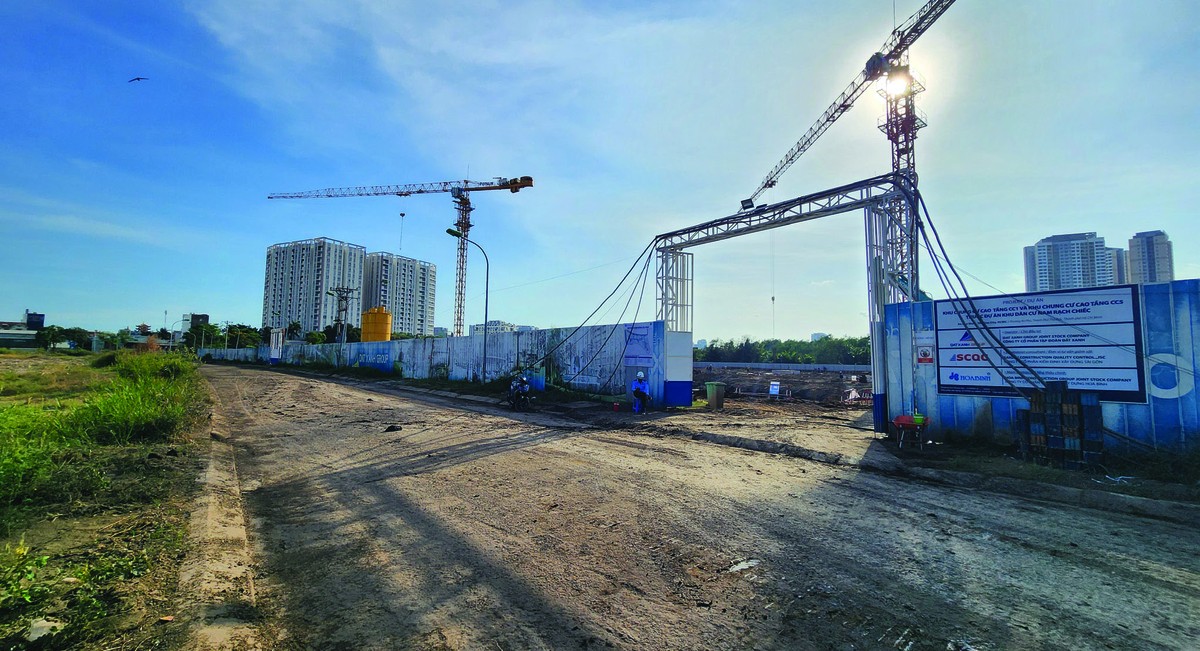 Dự án Dat Xanh Homes Riverside đang dần lấy lại sức sống với nhịp độ thi công khẩn trương. Ảnh: Việt Dũng.
