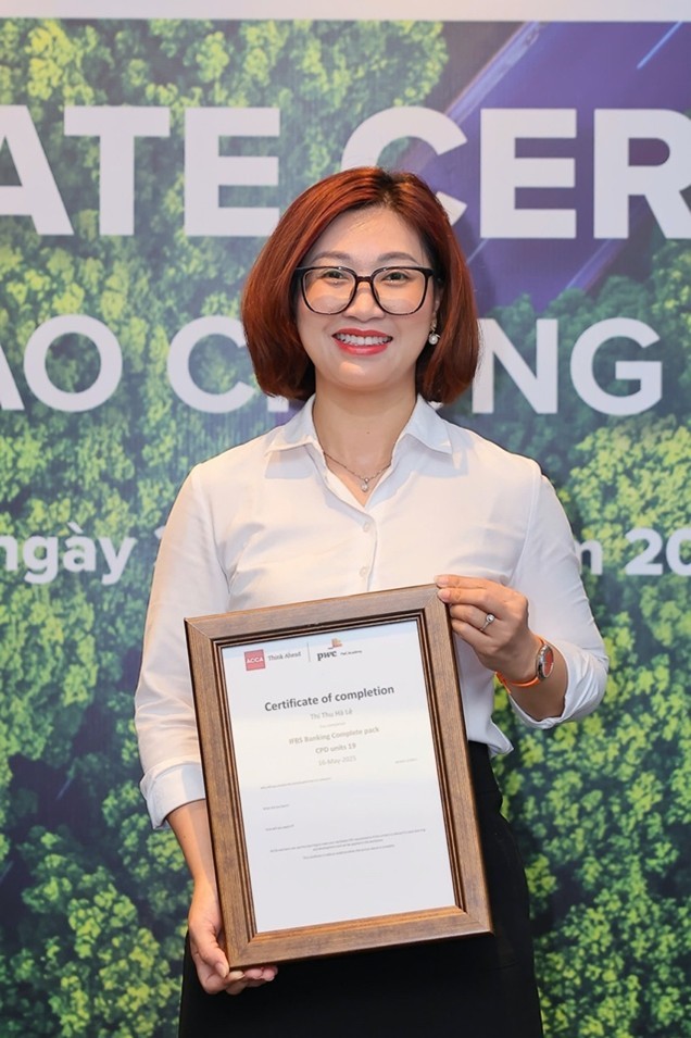 Bà Lê Thị Thu Hà, Phó Trưởng ban Định chế tài chính, Agribank, đại diện học viên. Ảnh: ACCA Việt Nam