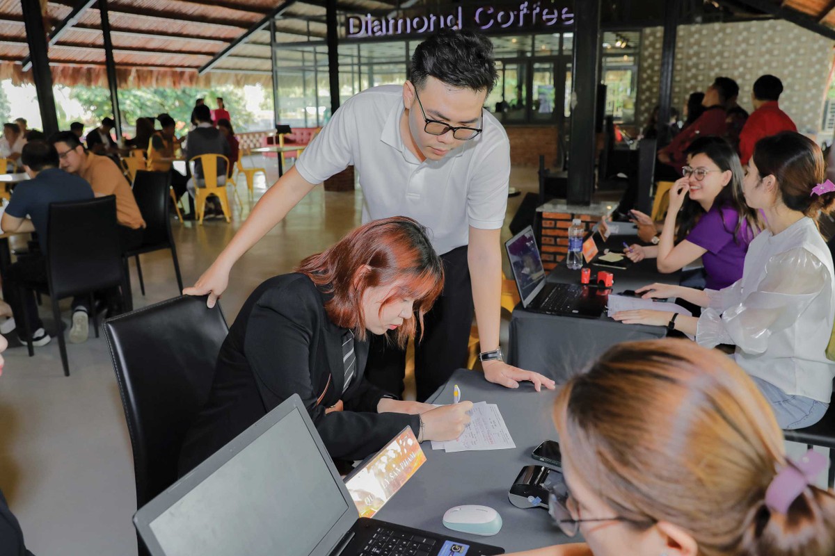 Người mua nhà ngày càng trẻ hóa. Ảnh: Lê Toàn.