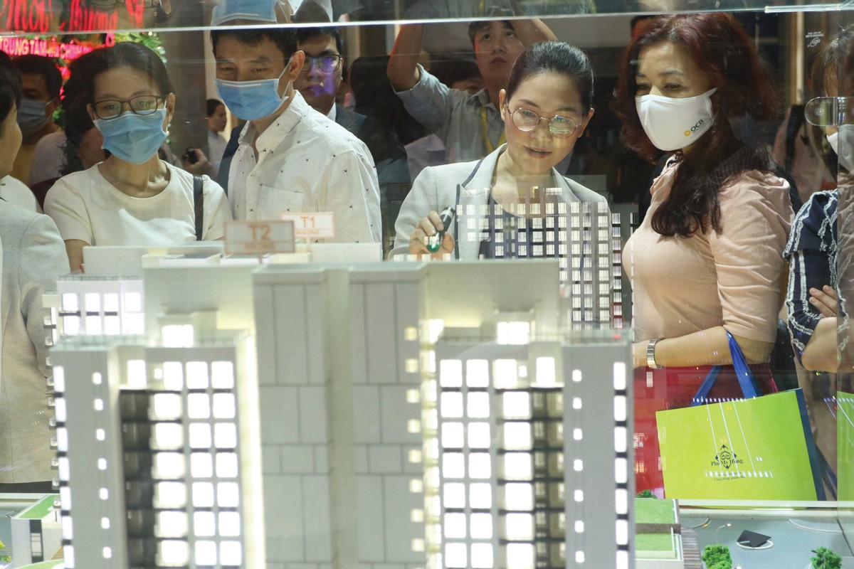 Giá nhà quá cao là lý do chính cản trở người dân vay tiền mua nhà. Ảnh: Lê Toàn.