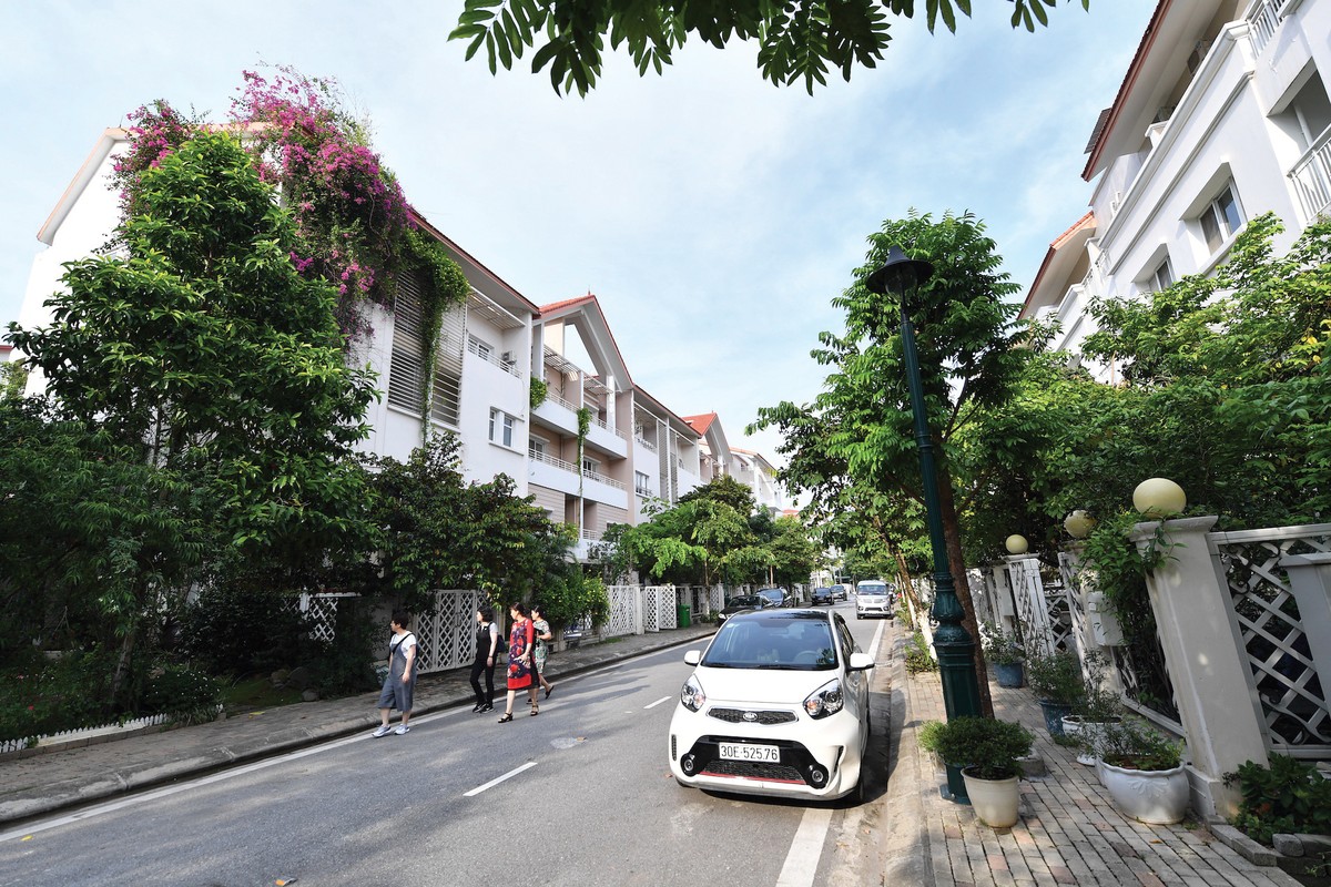 Nhà liền thổ đang được nhiều nhà đầu tư hướng tới. Ảnh: Lê Toàn. Nhà liền thổ đang được nhiều nhà đầu tư hướng tới. Ảnh: Lê Toàn.