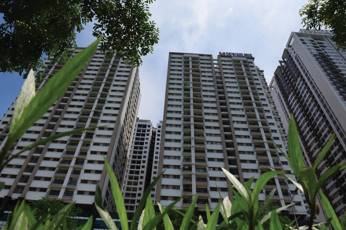 Giá nhà tại những đô thị lớn như Hà Nội, TP.HCM… tăng “phi mã”.