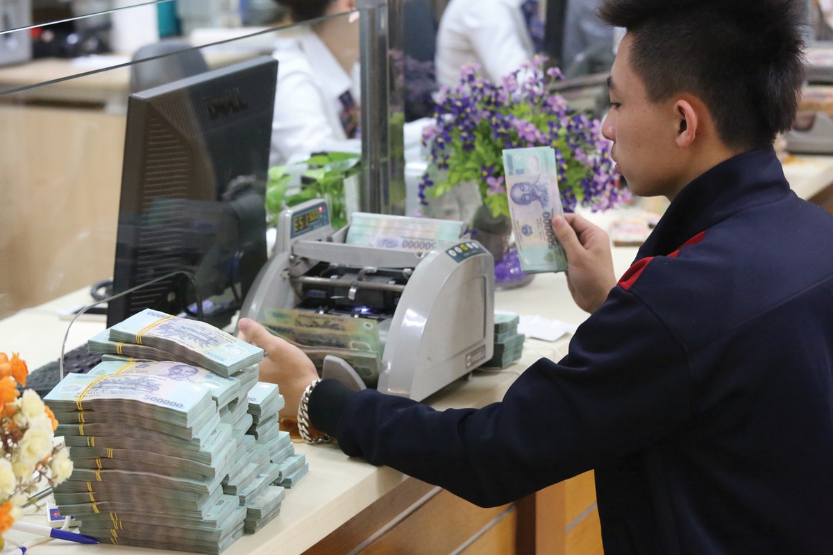 Phần lớn nhu cầu vốn trung và dài hạn trong nền kinh tế hiện đều dựa vào tín dụng ngân hàng. Phần lớn nhu cầu vốn trung và dài hạn trong nền kinh tế hiện đều dựa vào tín dụng ngân hàng.