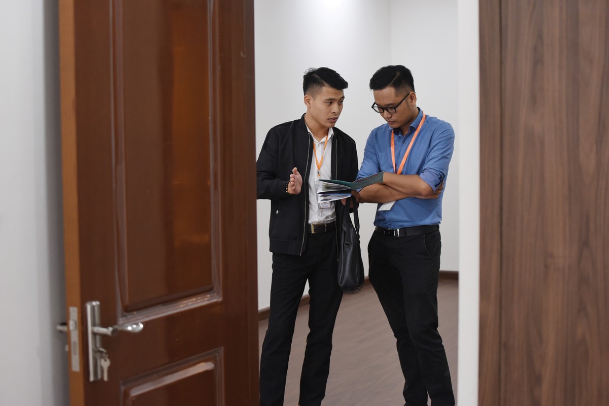 Người mua nhà còn thận trọng. Ảnh: Dũng Minh. Người mua nhà còn thận trọng. Ảnh: Dũng Minh.