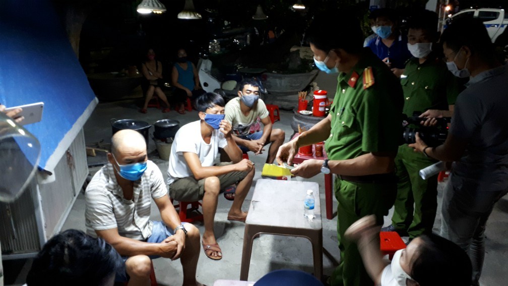 Thừa Thiên Huế: Quyết liệt xử lý tình trạng chủ quan, lơ là với dịch COVID-19 ảnh 1