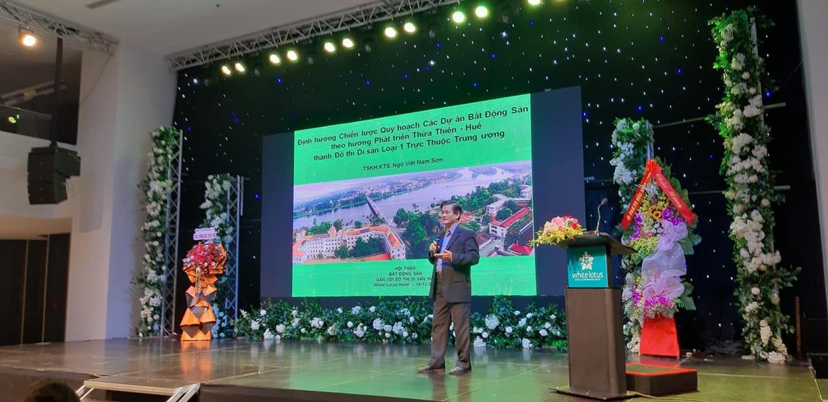 Kiến trúc sư Ngô Viết Nam Sơn chia sẻ tại Hội thảo. Kiến trúc sư Ngô Viết Nam Sơn chia sẻ tại Hội thảo.