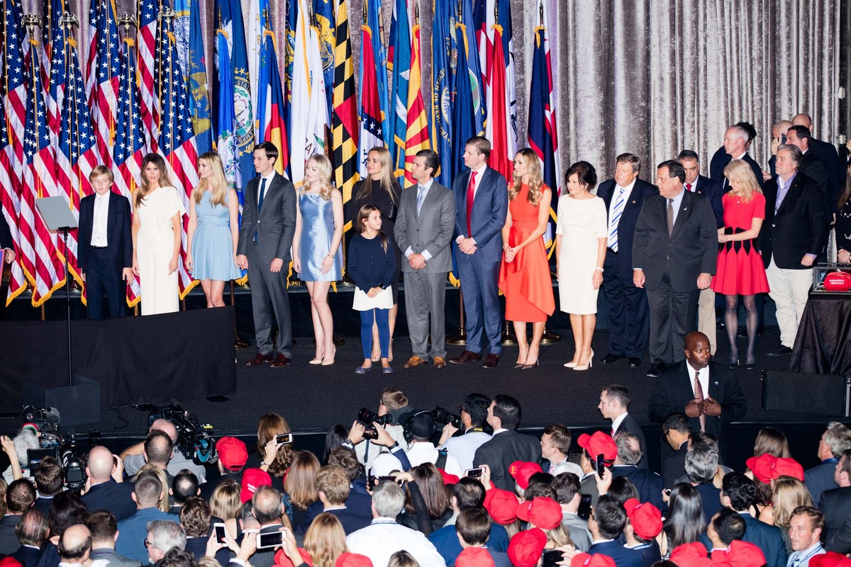 Cận cảnh 2 sắc thái tại bữa tiệc hậu bầu cử tổng thống Mỹ ảnh 2